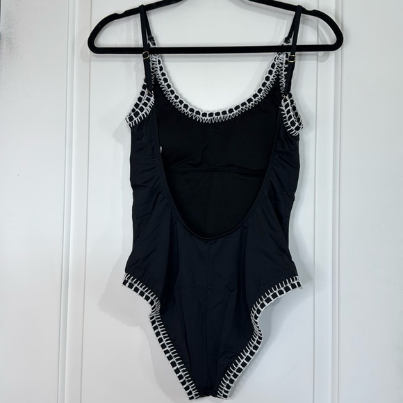 Gianni Bini EUC Swimsuit Black with White Trim Low Back Size Medium - Picture 2 of 16